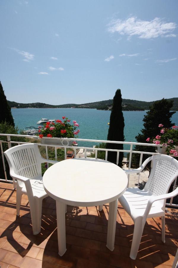 Apartments By The Sea Tisno, Murter - 5141 Buitenkant foto