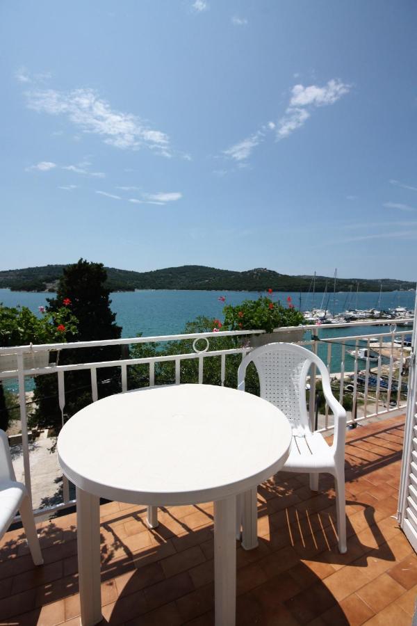 Apartments By The Sea Tisno, Murter - 5141 Buitenkant foto